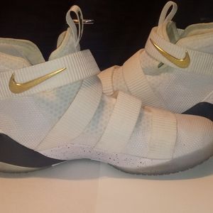Nike Lebrons Soldier 11's